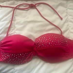 Victoria’s Secret bikini top 36B but can be adjusted to 34 or 32. NWOT